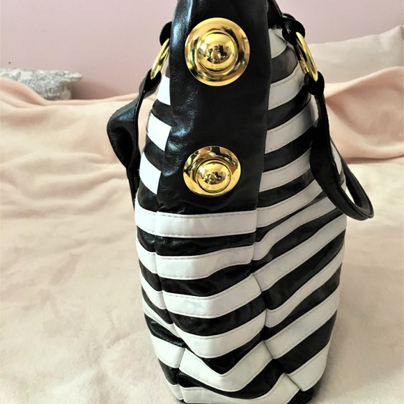 Zebra Purse - Picture 5 of 6